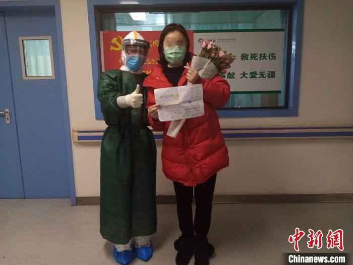 随着疫情防治工作的推进,康复治疗日渐提上日程。江苏省人民医院供图 江苏医疗队员:康复治疗提上日程 缩唇呼吸腹式呼吸齐上阵